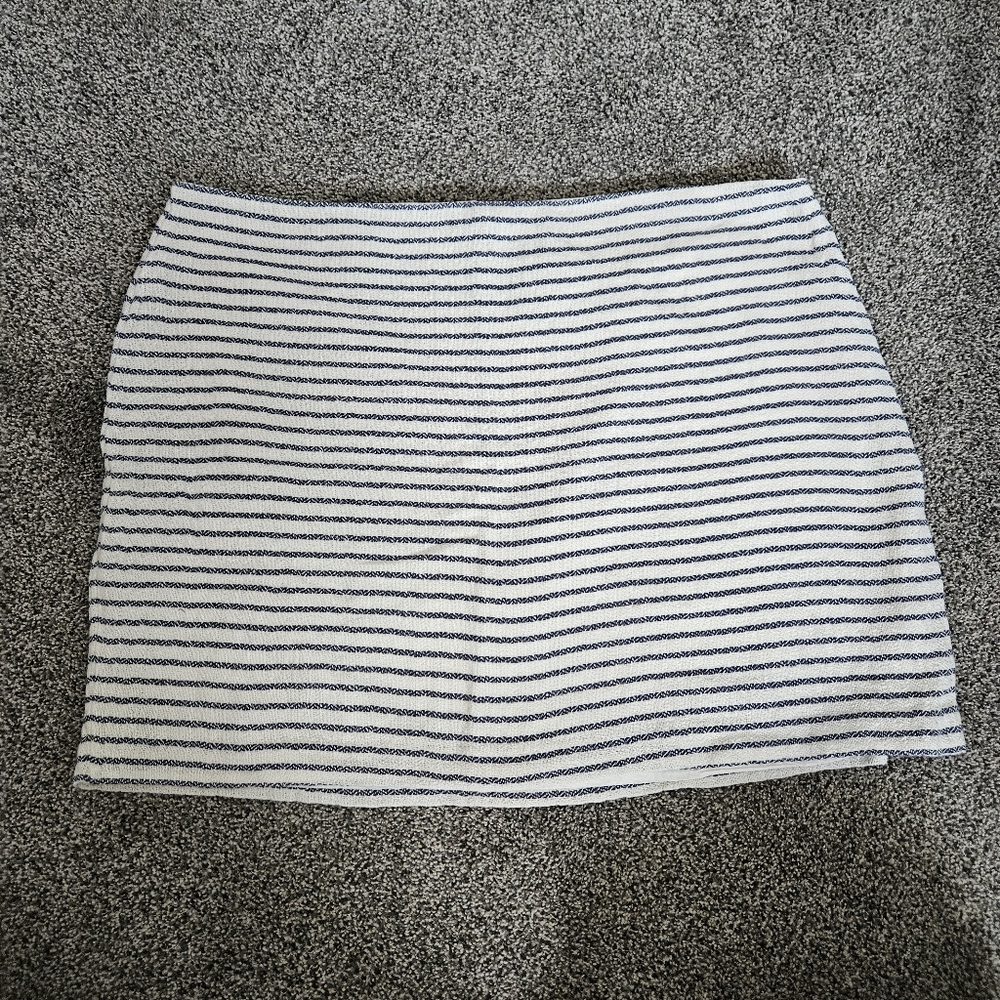 GAP White and Black Ribbed Mini Pencil Skirt for Casual Wear